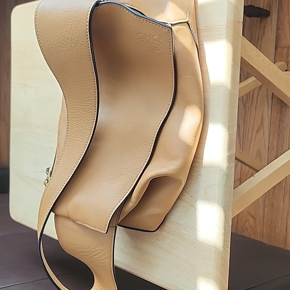 Loewe (Tan)